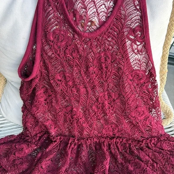 LOVE BY DESIGN Elegant Burgundy Lace Tunic - Picture 2 of 6